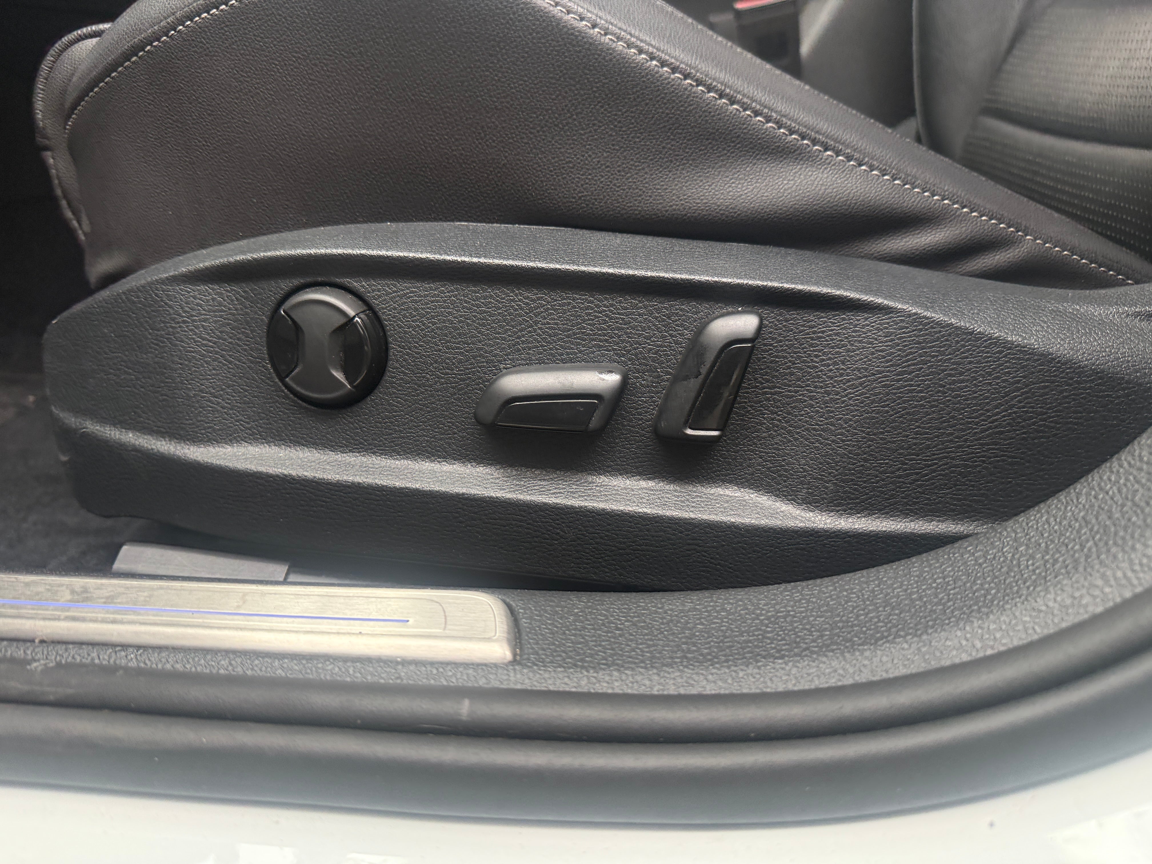volkswagen golf r 2018 WVWVF7AU0JW154219 image volkswagen golf r 2018 WVWVF7AU0JW154219 image